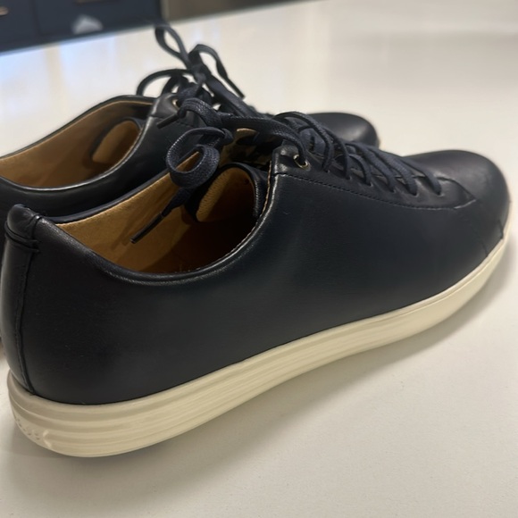Like new Cole haan grand OS navy leather sneakers - Picture 2 of 3